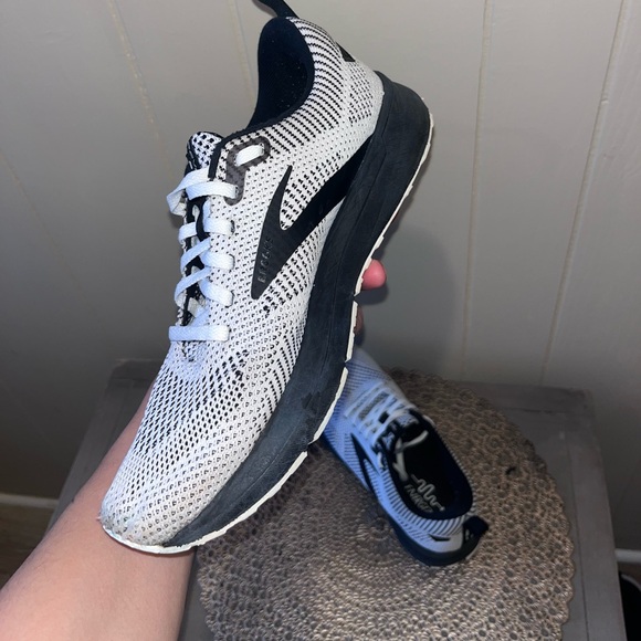 Brooks - Picture 4 of 8